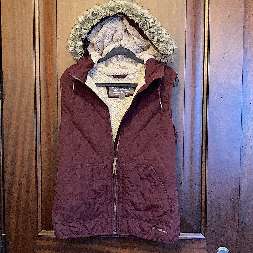 Eddie Bauer Vest quilted sherpa lined with hood